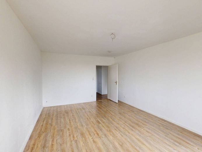 Helder&ruim: 3-kam.-app. met BALKON en inbouwkeuken – Ansicht II: Wohn- und Esszimm…