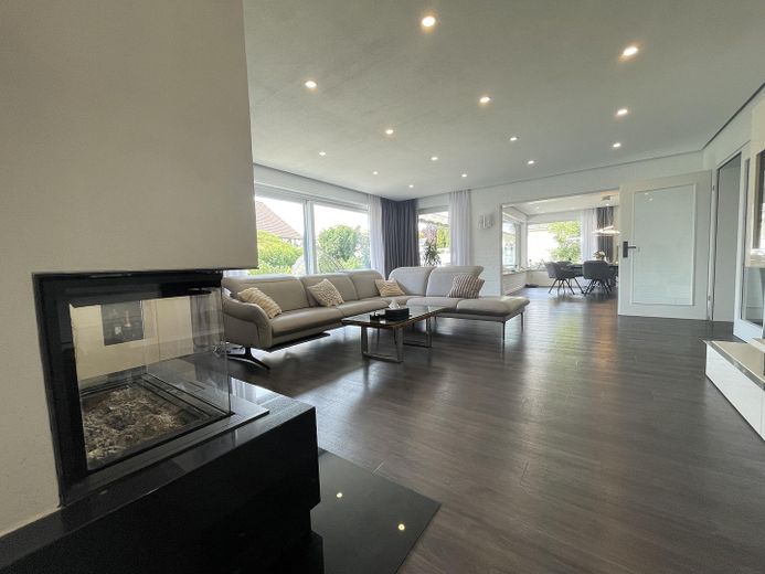 Elegantes Haus mit zwei Einliegerwohnungen, provisionsfrei – Foto 2