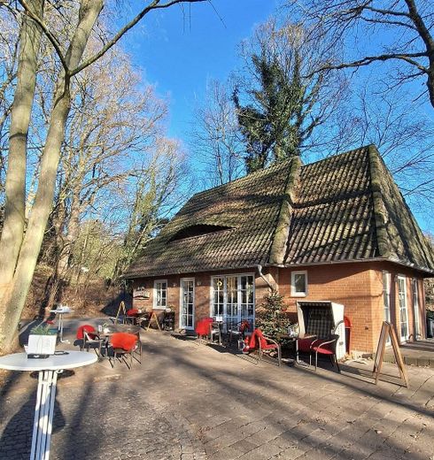 Café im idyllischen Knoops Park in Bremen-Lesum sucht Nachfolge – Außenansicht im Winter