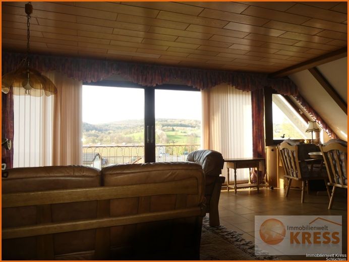 2 Familienwohnhaus mit 3 Wohneinheiten, 3 Garagenstellplätzen, Balkon &amp; Terrasse/Wintergarten – Bild 9