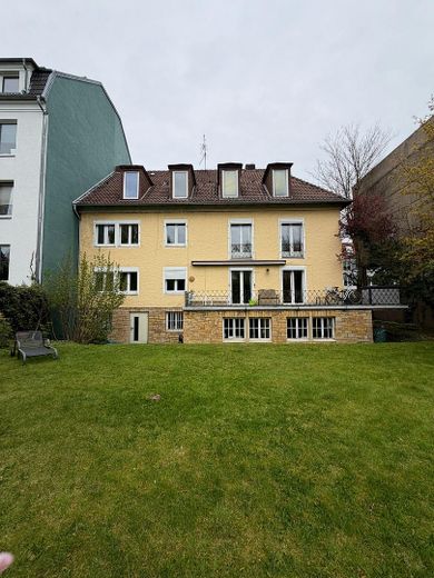 Vermietetes Altbau‑Mehrfamilienhaus in zentraler Lage – fünf Wohneinheiten mit Charakter – Foto 1