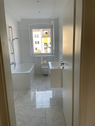 Helle hochwertig renovierte Altbau-Wohnung Nähe Prenzlauer Berg – Badezimmer