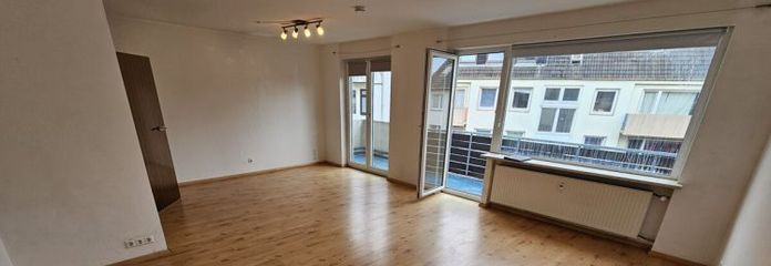 Bremerhaven’in merkezi konumunda boş 3 odalı daire, geniş balkon ve 2 park yeri seçeneğiyle