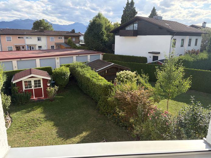Mooie, ruime 3-kamerwoning 90m² met zuidwestbalkon en droomuitzicht in Rosenheim-Pang – Blick aus dem Kinderzimmer