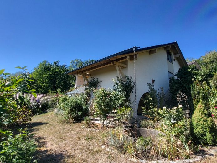Freistehendes Einfamilienhaus in ruhiger Südhanglage mit weitem Blick über das Vilstal – Aussenansicht