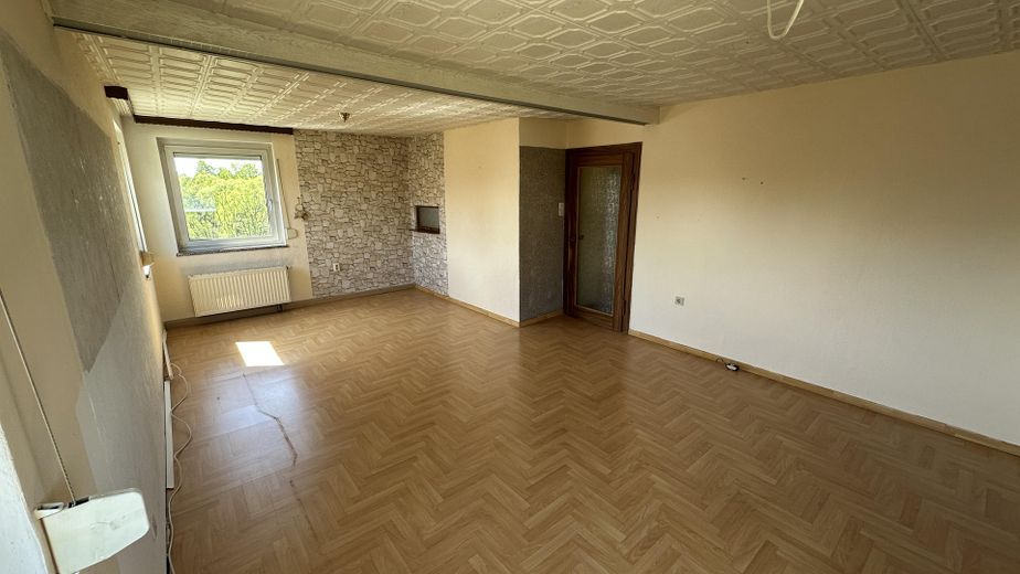 Eigenheim am SW-Stadtrand mit schönem Garten – OG Wohnzimmer, leicht verzerrt
