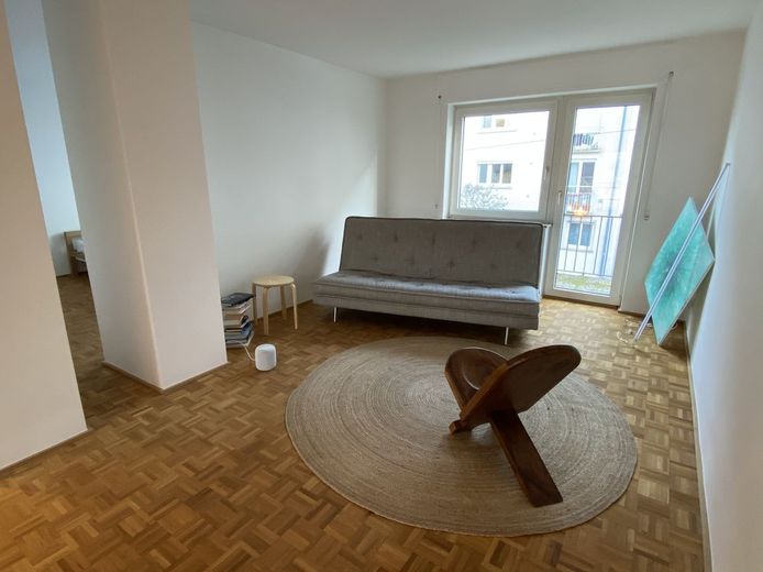 Sonnige 3 Zimmer-Wohnung in Halbhöhenlage mit Weitblick auf Stuttgart – Wohnzimmer