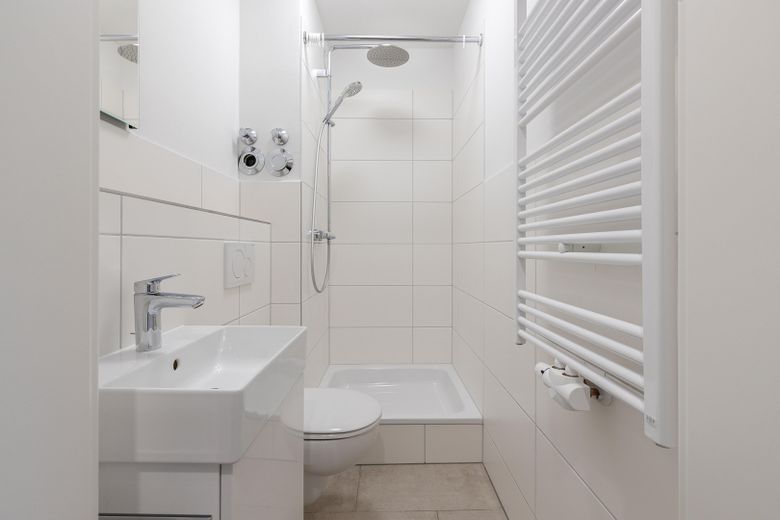 Erstbezug Kernsaniert | Helle 1-Zimmer Wohnung mit Balkon in München-Giesing – Bad
