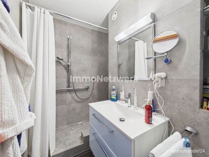 NEU***78 m² große, schicke ETW in TOPLAGE mit Balkon und TG Stellplatz***NEU – neues Bad