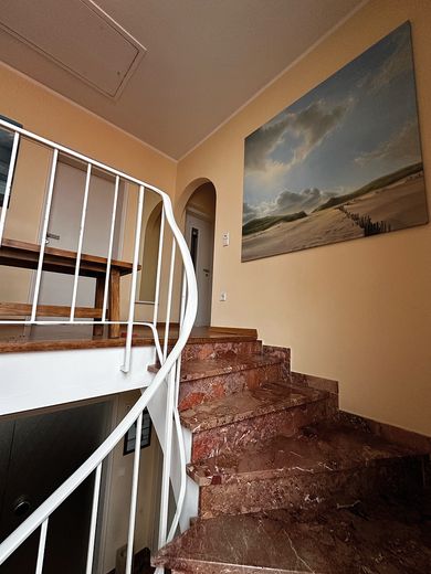 Einfamilienhaus mit Einliegerwohnung und viel Platz (Nutzfläche), 6 Zimmer, Bad Dürkheim – Blick Treppe nach oben