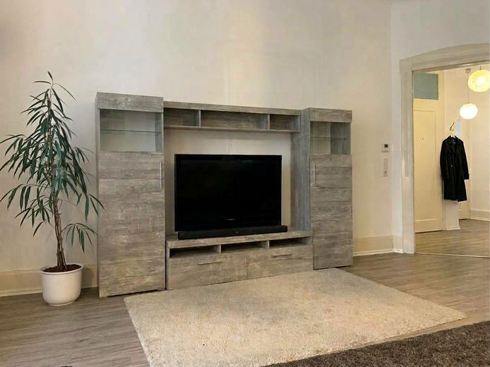 Maklerfrei: Altbau-Wohnung mit Charme in begehrter Lage! – Wohnzimmer