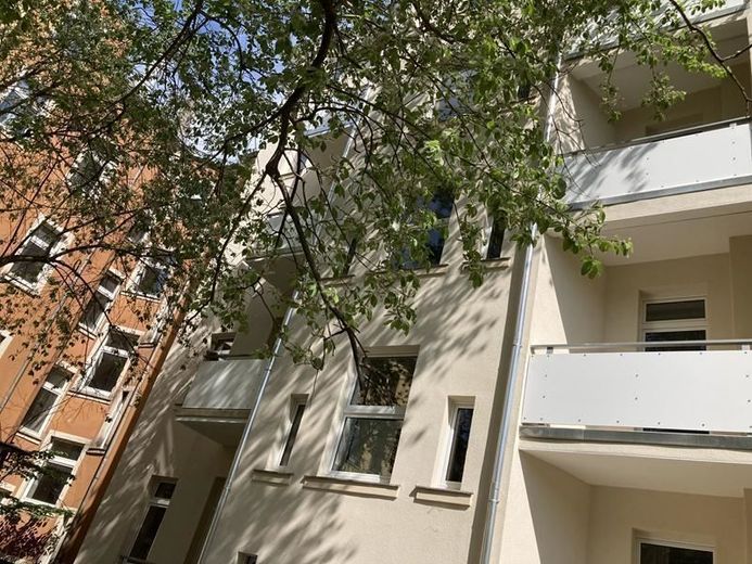 Großzügige 2-Zimmerwohnung mit Laminat, Balkon, Wanne und Einbauküche! – IMG_1326