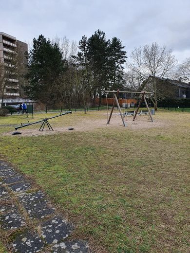 Grundstück mit Spielplatz