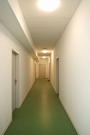 Azubi`s, Studenten, Schüler aufgepasst....freie Zimmer in Apartments zu vermieten! – Hausflur