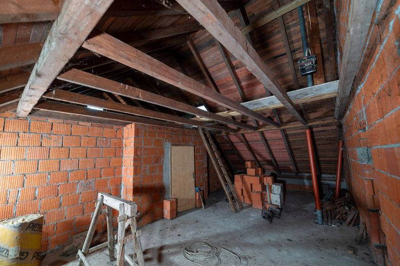 Einmaliger Vierseithof im LK Bamberg! Riesiges Grundstück, 2 x Haus, Halle, 6000 qm Bauland! Garten! – DG Ausbau vorbereitet Haupthaus Raum 2