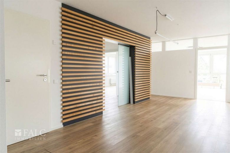 Klimaanlage + Komfort auf 149 m² im 1. OG , 5 Zimmer, Doppelcarport, HG nur 430,- – Diele