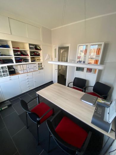 Attraktives Büro in zentraler Lage von Darmstadt – mit Terrasse & Parkplätzen – Besprechungszimmer (3)