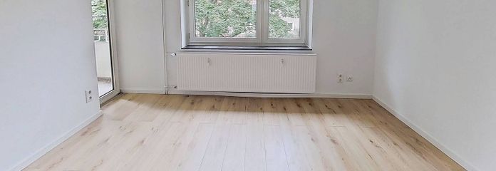 Großzügige 3-Zi.-Whg. mit BALKON in ruhiger Wohnlage – Ansicht I: Wohn- und Esszimmer