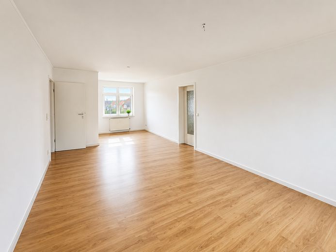 3-Zimmer-Dachgeschosswohnung mit tollem Grundriss – Wohnzimmer-Hauptbereich