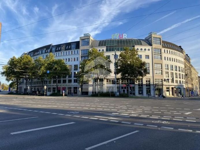 Moderni UFFICI sull’anello del centro città con posti auto privati – Foto 1