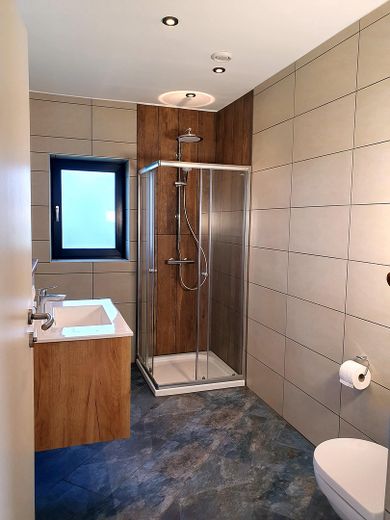 150  m², डीडोर्फ़ के बाहरी इलाके में उजला, शांत अपार्टमेंट – Duschbad - O/S - EG
