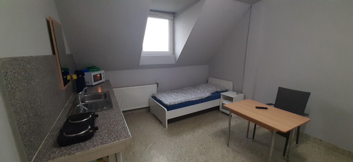 Voll vermietetes Mehrfamilienhaus mit stabilem Cashflow und Entwicklungspotenzial in Krefeld – 3.OG rechtes Zimmer