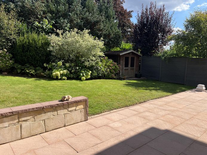 Garten mit Gartenhaus