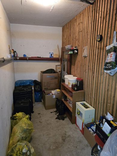 Luminoso appartamento di 3,5 locali (80 m²) in centro città – Keller