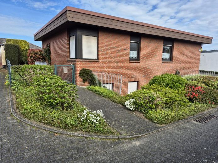 Gepflegter Bungalow mit Einliegerwohnung auf Erbpacht-Grundstück in Alt-Marl ohne Maklergebühren – Hausvorderseite