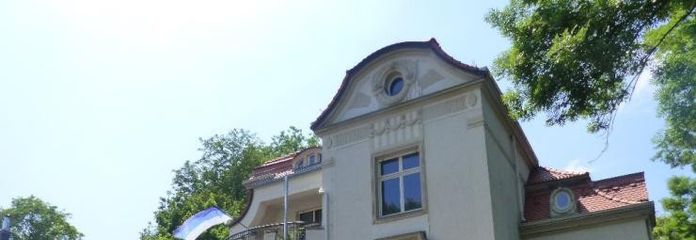 Frontalansicht der Villa