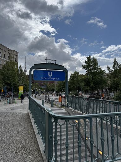 ऐतिहासिक इमारत में लॉफ्ट शैली वाला अनूठा अपार्टमेंट – Senefelderplatz 3 min Fußweg