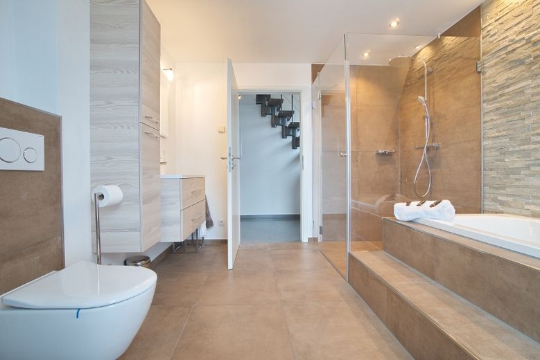 First-time occupancy: Generously proportioned maisonette with top quality fittings and furnishings, 100m² roof terrace, high quality bathroom and much more – 207be22aa514858b089ea5d0f50cacf68bb77cc1.jpg