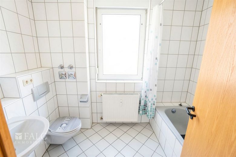 Schöner Wohnen mit 3ZKB in Homburg- Erbach! – Badezimmer