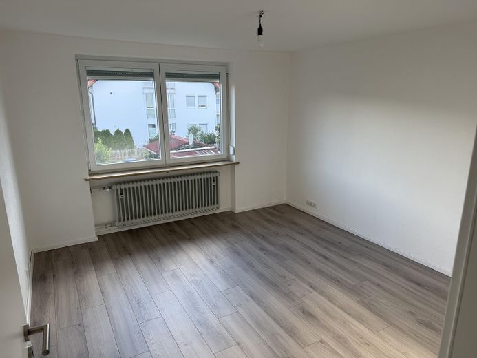 Casa a schiera ristrutturata con finiture di pregio in affitto a Mindelheim – Schlafzimmer
