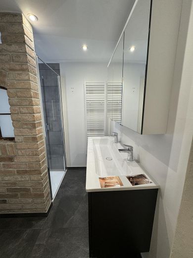 Einzigartiges Altstadt-Juwel in Weilheim mit eigenem Stadtgarten – kernsanierte 6-Zimmer-Maisonette – Bad 1, Foto 2, 2. OG