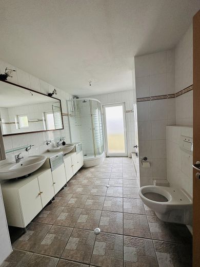 Tageslichtbad mit Dusche