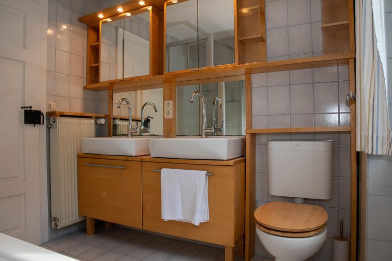 Badezimmer Wanne/Dusche OG