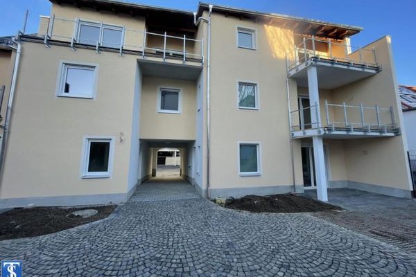 Großzügiges Wohnerlebnis auf zwei Ebenen: Helle 4-Zimmer-Maisonette-Wohnung mit modernem Komfort EBK- Zweitbezug