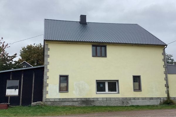 Exklusiv modernisiertes Landhaus mit großzügigem Raumkonzept und ca. 347 м² Gesamtfläche