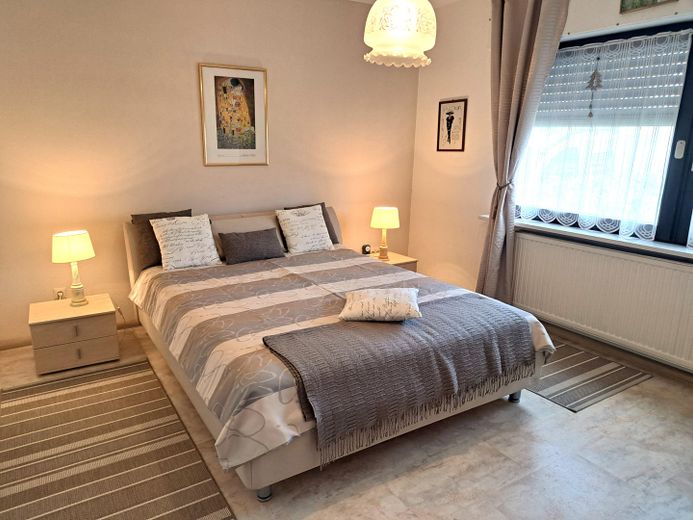 HAUS-SCHLUCHSEEBLICK: 3 Ferienwohnungen mit "Classic-Car-Ambiente" in Premiumlage (€ 1,1 Mio. +Inv.) – EG Wohnung Schlafzimmer