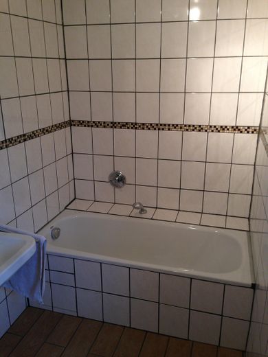 Einfamilienhaus mit Einliegerwohnung in Premium-Revitalisierung – Bsp. Ausstattung Bäder