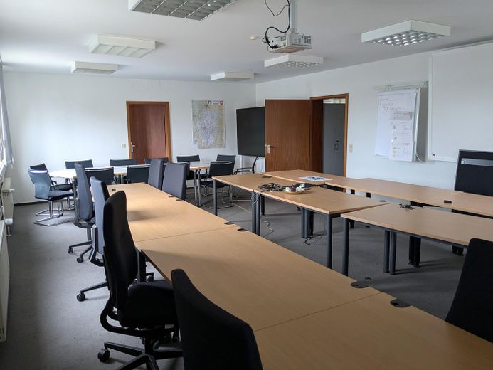 Büro/ Praxisetage in bester Lage in Wolfenbüttel mit Parkplätzen – Konferenzraum 
