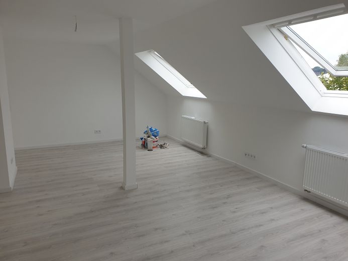 NÄHE BAHNHOF/KAUFLAND,70 m2 DACHGESCHOSS WOHNUNG ZU VERMIETEN,SOFORT FREI – Foto 4