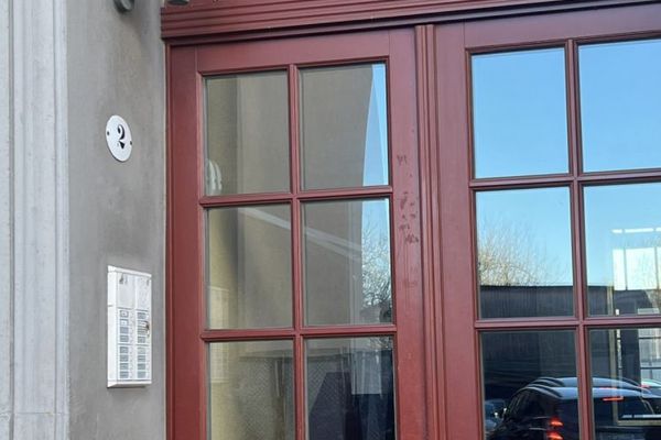 2-ZIMMER AM SONNENBERG, Wohnraum großzügig- Sachsenallee gleich nebenan !