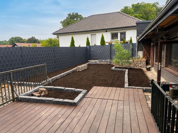 Großzügige 2-Zimmer-Erdgeschosswohnung mit eigener Terrasse, Garten & Garage in Duisburg-Baerl – Ihr eigener Garten