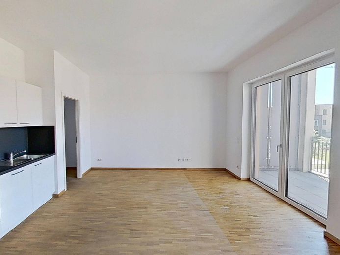 2-Zimmer-Neubauwohnung mit EINBAUKÜCHE und BALKON im Erstbezug *HERBSTSPECIAL: 13. Monatsmiete FREI* – Ansicht I: Wohn- und Esszimme…