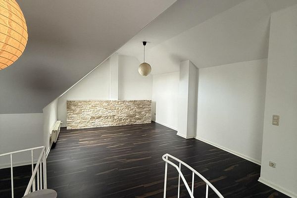 Maisonette-Charme unterm Dach – ruhige Lage in Grevenbroich