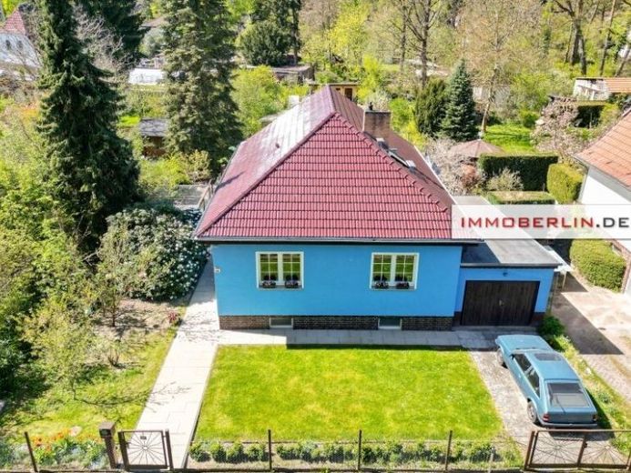 IMMOBERLIN.DE - Kleines Haus auf großem Grundstück in sehr harmonischer Lage – Foto 1