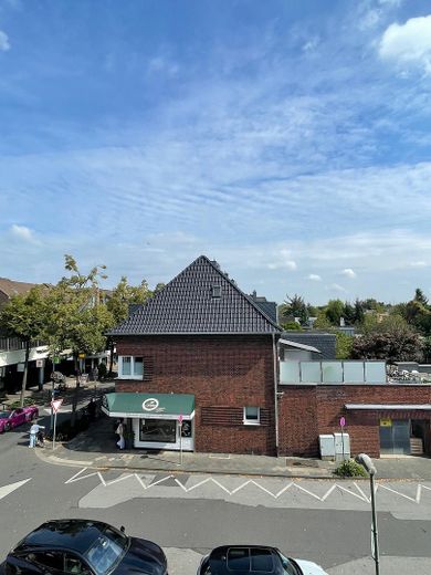 Im Herzen von Büderich - in 2024 kernsanierte wunderschöne 2-Zimmerwohnung mit Balkon – Blick auf die Feldstr.