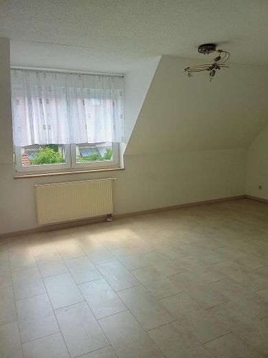 Entspanntes Wohnen zwischen Freiberg und Dresden – Zimmer neben Schlafzimmer